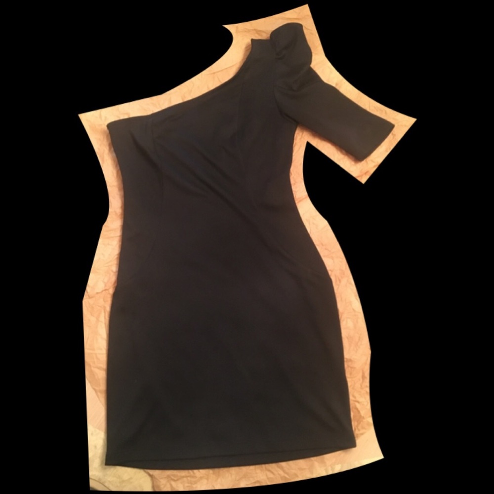 One sleeve black bodycon mini dress